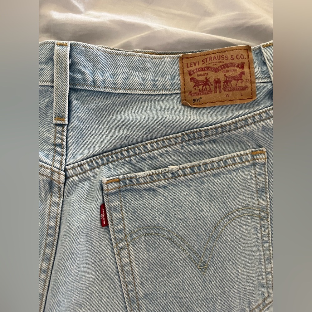 Women's Levi's 501 Original High-Rise Jean Shorts - Picture 5 of 6